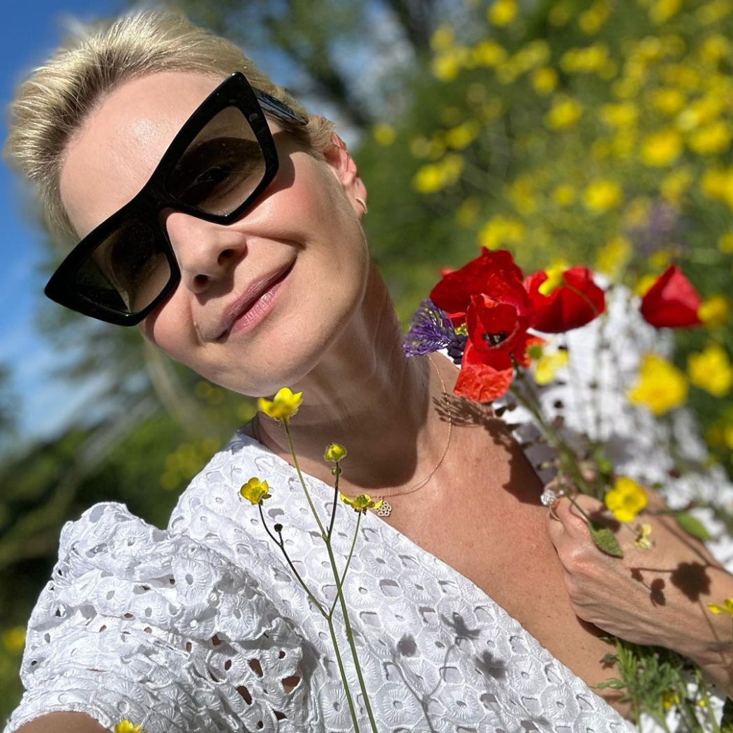 T-shirty idą w odstawkę. Zamiast nich wiosną będziemy nosić bluzki w stylu Małgorzaty Kożuchowskiej